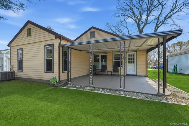 204 Belfast Lane, Ridge, NY 11961