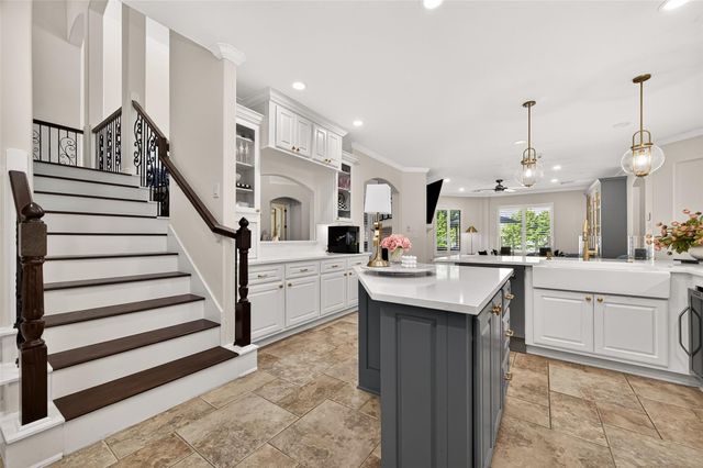 15 Veilwood Circle, The Woodlands, TX 77382