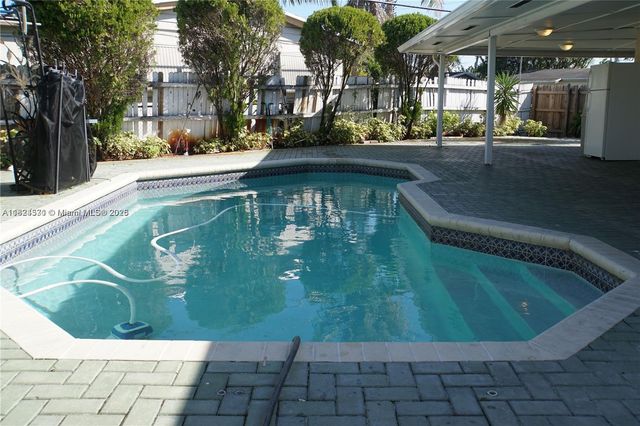 4361 SW 49th Ct, Dania Beach, FL 33314