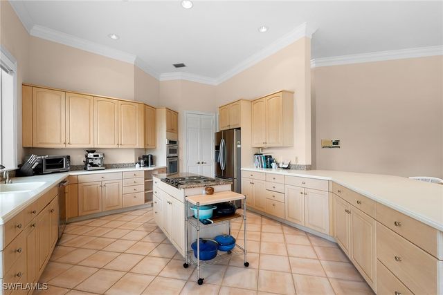 709 Jamestown LN, Naples, FL 34108