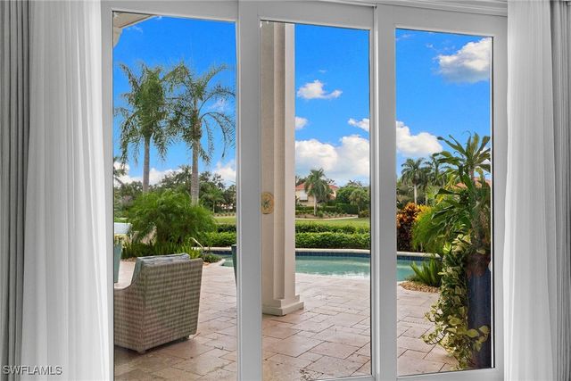 709 Jamestown LN, Naples, FL 34108