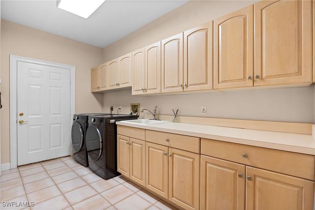 709 Jamestown LN, Naples, FL 34108