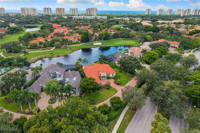 709 Jamestown LN, Naples, FL 34108