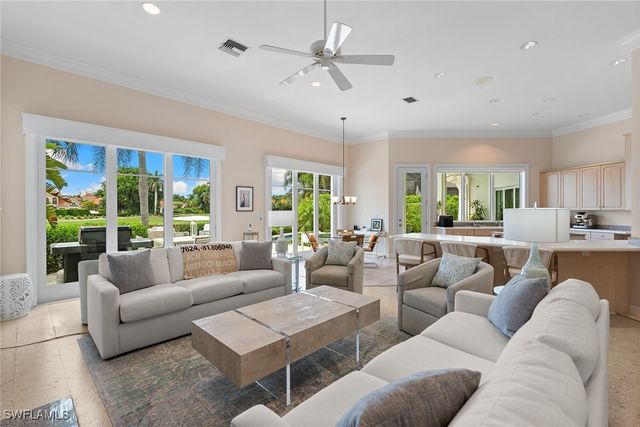 709 Jamestown LN, Naples, FL 34108