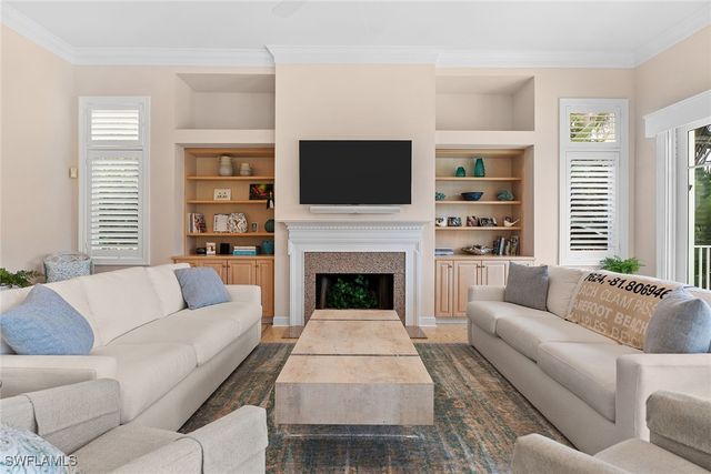 709 Jamestown LN, Naples, FL 34108