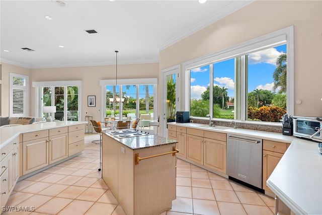 709 Jamestown LN, Naples, FL 34108