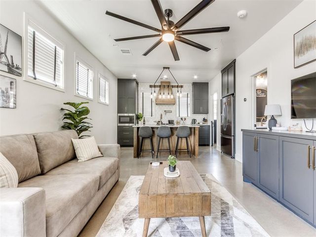 927 Pedalers Lane, Oklahoma City, OK 73108