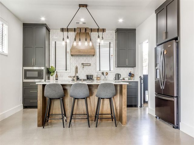 927 Pedalers Lane, Oklahoma City, OK 73108