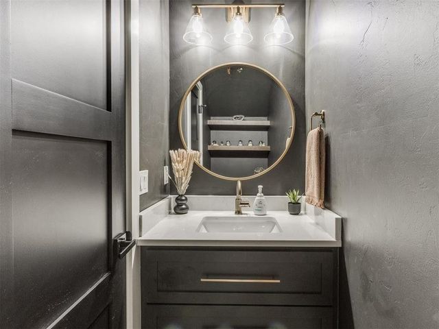 927 Pedalers Lane, Oklahoma City, OK 73108