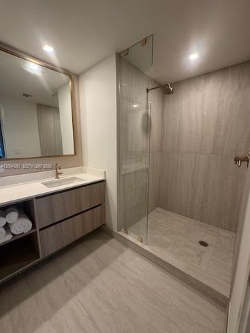 77 SE 5th St 1508, Miami, FL 33131