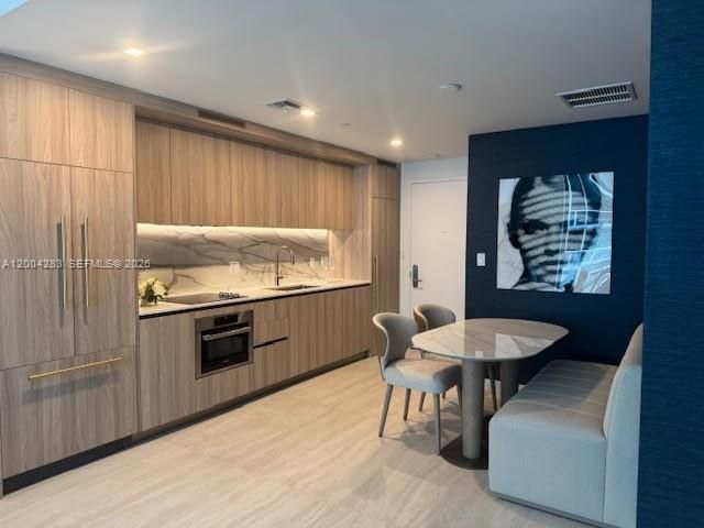 77 SE 5th St 1508, Miami, FL 33131