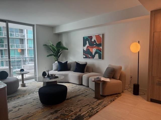 77 SE 5th St 1508, Miami, FL 33131