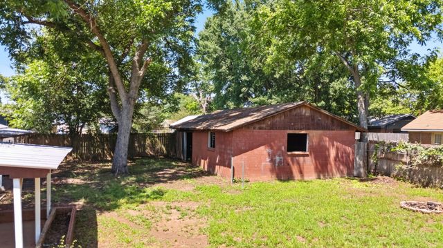 107 Sequoia Drive, Palestine, TX 75803