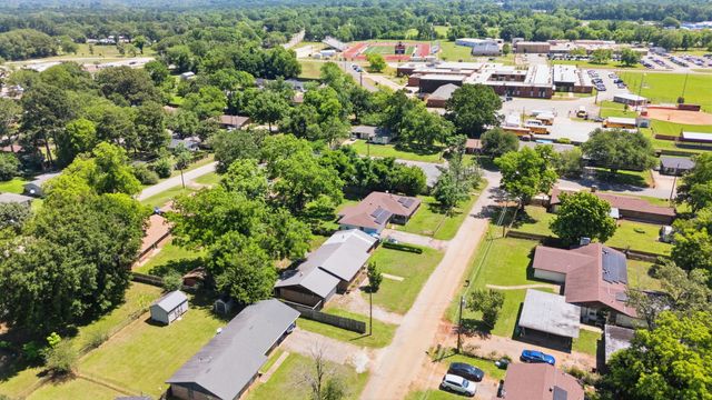 107 Sequoia Drive, Palestine, TX 75803