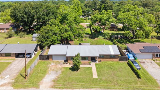 107 Sequoia Drive, Palestine, TX 75803
