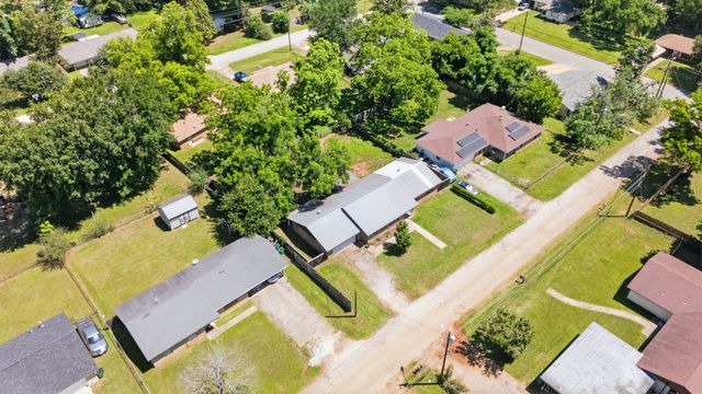 107 Sequoia Drive, Palestine, TX 75803
