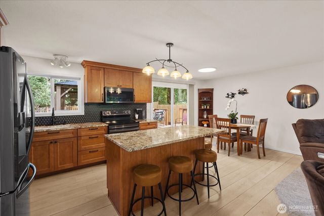 8512 NE 136th Street, Kirkland, WA 98034