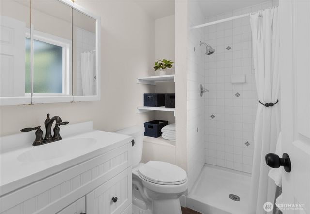 8512 NE 136th Street, Kirkland, WA 98034
