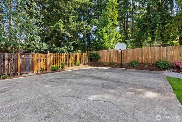 8512 NE 136th Street, Kirkland, WA 98034