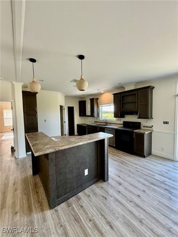 4660 43rd AVE NE, Naples, FL 34120