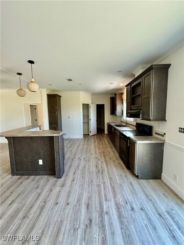 4660 43rd AVE NE, Naples, FL 34120