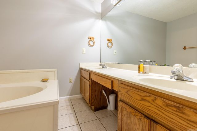 14 Hilltop Lane, Vilonia, AR 72173