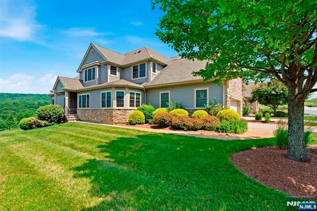 98 Tarrington Road, Hamburg, NJ 07419