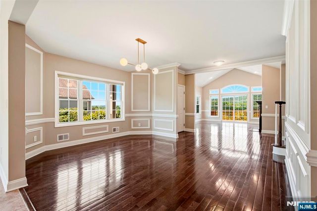 98 Tarrington Road, Hamburg, NJ 07419