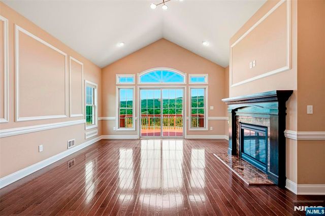 98 Tarrington Road, Hamburg, NJ 07419