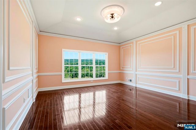 98 Tarrington Road, Hamburg, NJ 07419