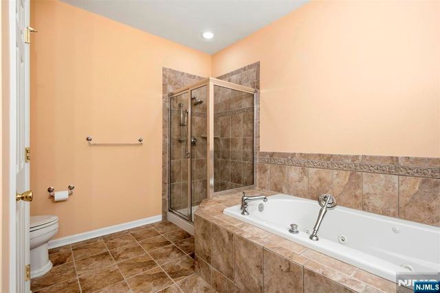 98 Tarrington Road, Hamburg, NJ 07419