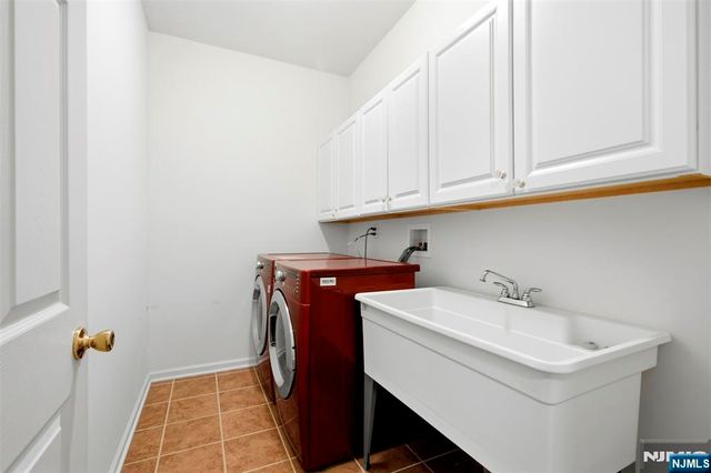 98 Tarrington Road, Hamburg, NJ 07419