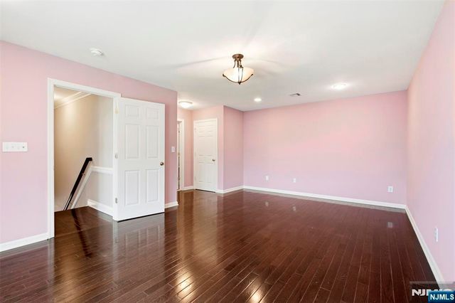98 Tarrington Road, Hamburg, NJ 07419
