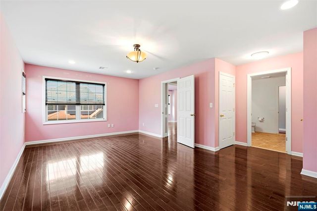 98 Tarrington Road, Hamburg, NJ 07419
