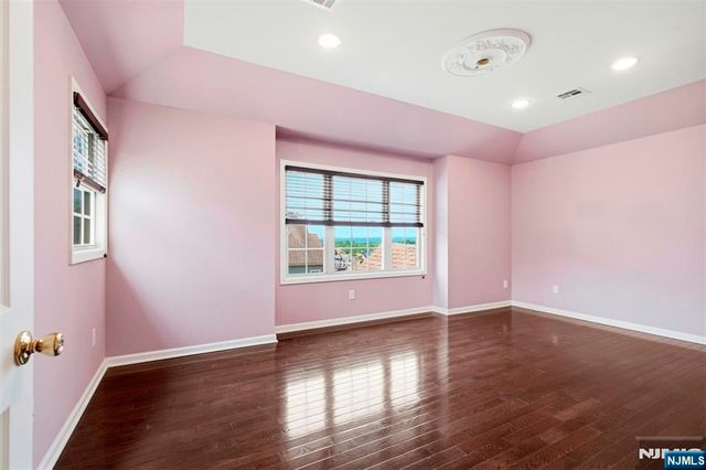 98 Tarrington Road, Hamburg, NJ 07419