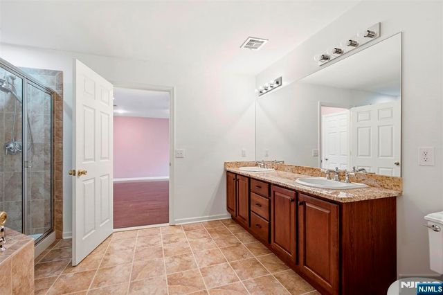 98 Tarrington Road, Hamburg, NJ 07419