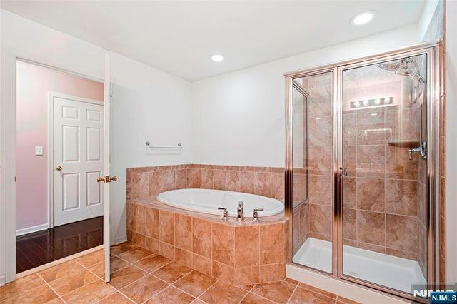 98 Tarrington Road, Hamburg, NJ 07419