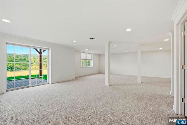 98 Tarrington Road, Hamburg, NJ 07419