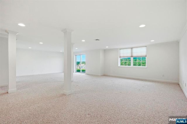 98 Tarrington Road, Hamburg, NJ 07419