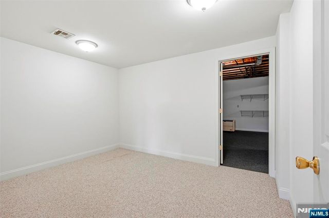 98 Tarrington Road, Hamburg, NJ 07419