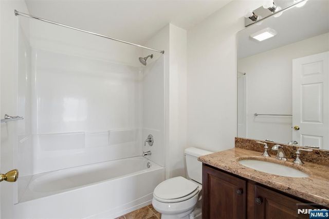 98 Tarrington Road, Hamburg, NJ 07419