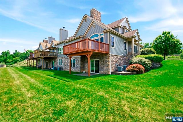 98 Tarrington Road, Hamburg, NJ 07419