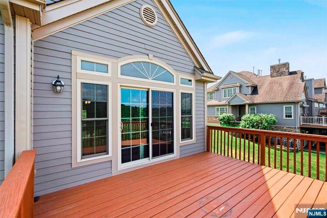 98 Tarrington Road, Hamburg, NJ 07419