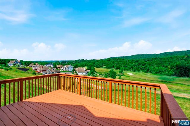 98 Tarrington Road, Hamburg, NJ 07419
