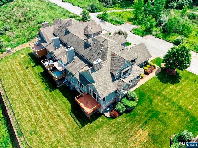98 Tarrington Road, Hamburg, NJ 07419