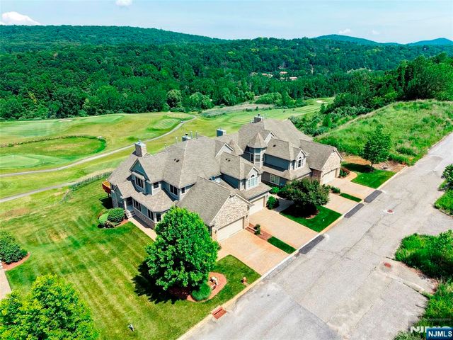 98 Tarrington Road, Hamburg, NJ 07419