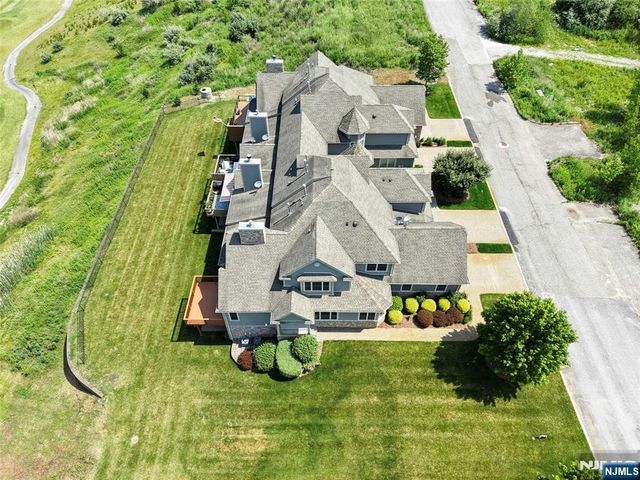 98 Tarrington Road, Hamburg, NJ 07419