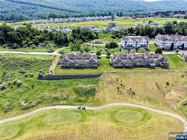 98 Tarrington Road, Hamburg, NJ 07419