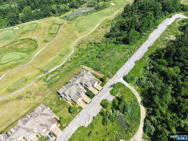 98 Tarrington Road, Hamburg, NJ 07419