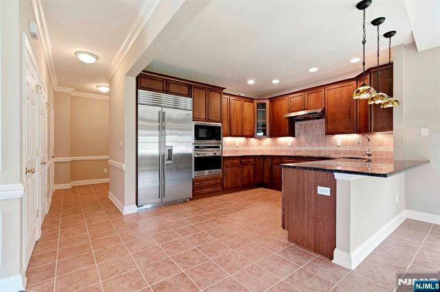 98 Tarrington Road, Hamburg, NJ 07419